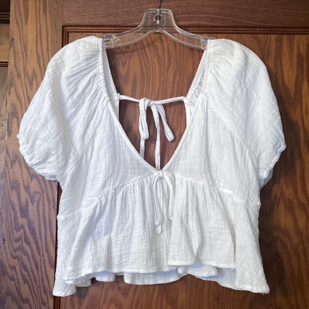 Like new Francesca’s (mi ami) white cotton peplum cropped top size XL